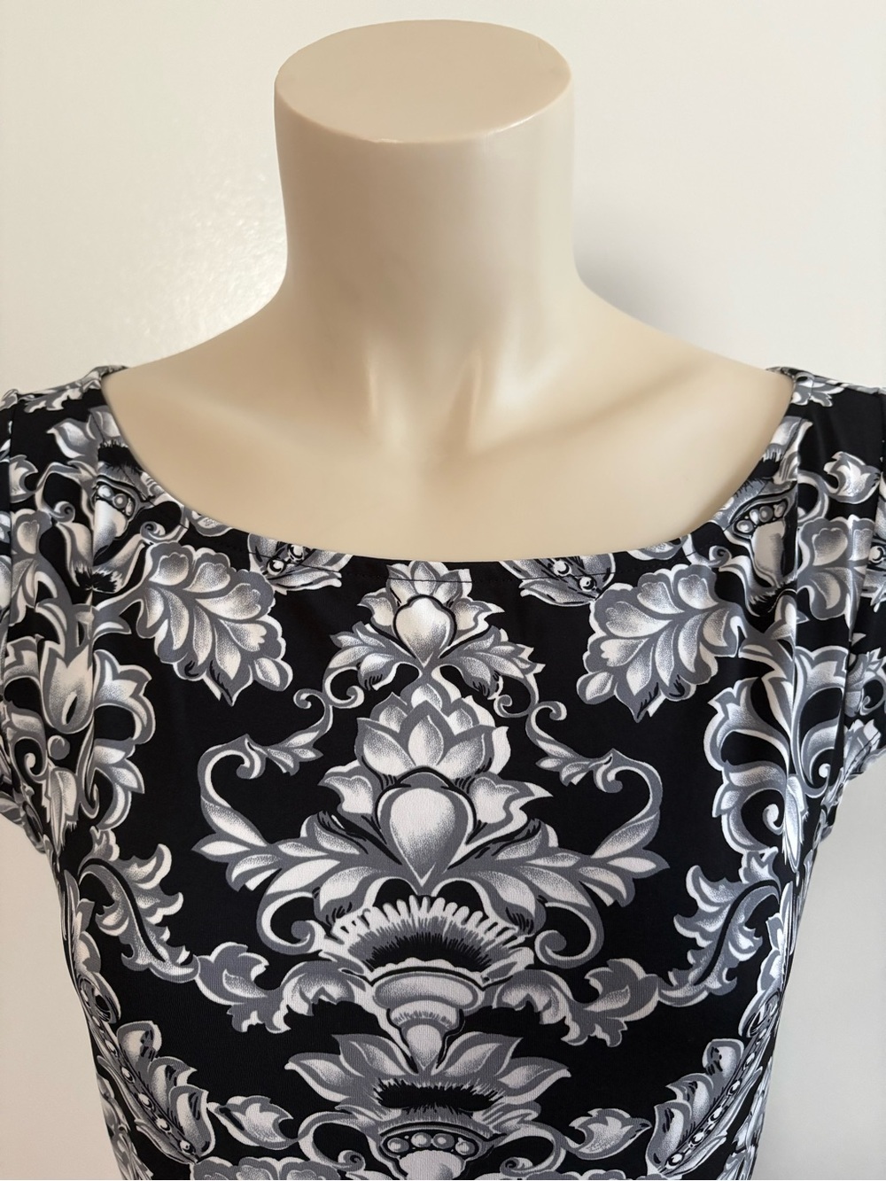 WHBM Black White Damask Floral Cap Sleeve Pleated Drop Hem Dress Size Small